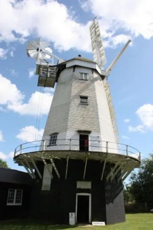 Working windmill in Horsham, Q45
