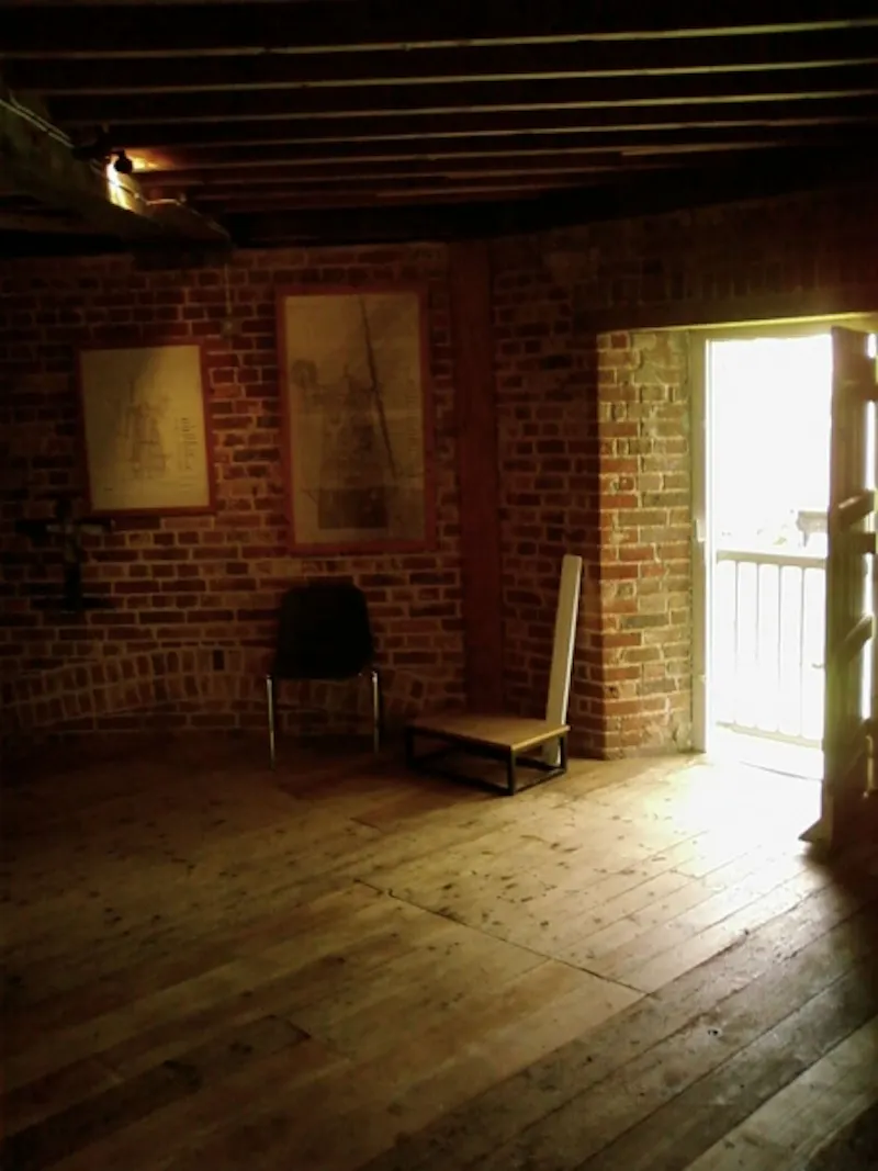 Exposed brick at Working windmill in Horsham, Q45 (photo 5)