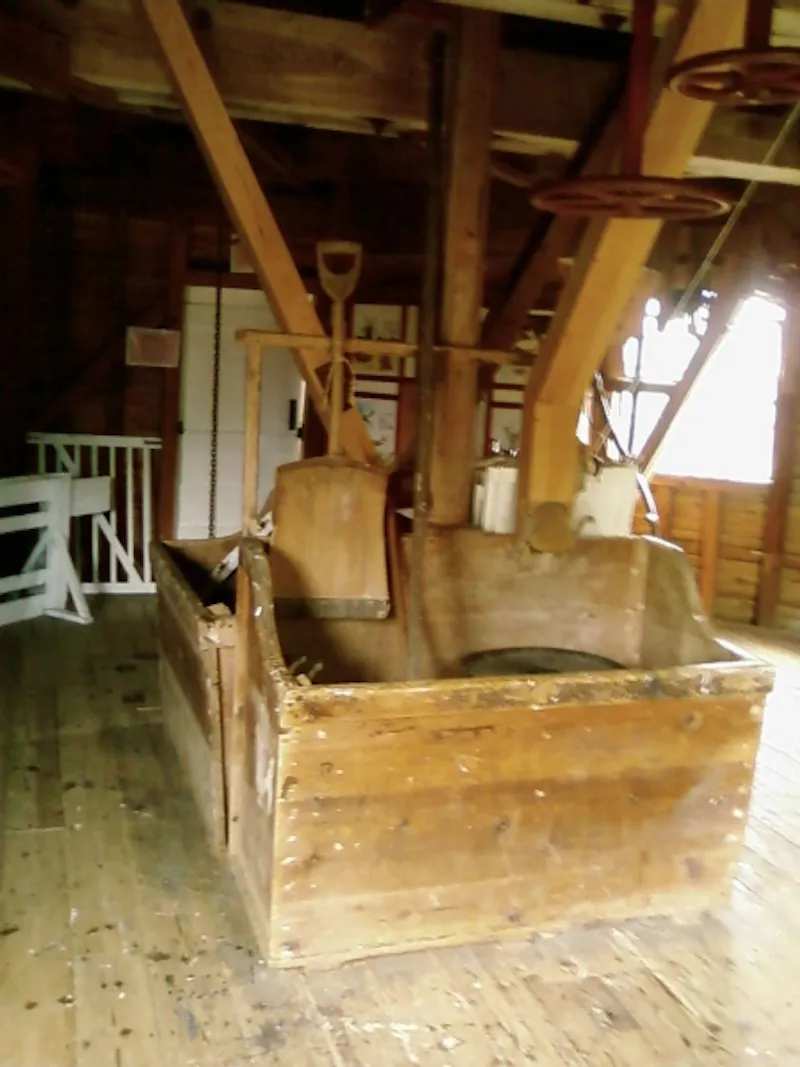 Working windmill in Horsham, Q45 (photo 7)