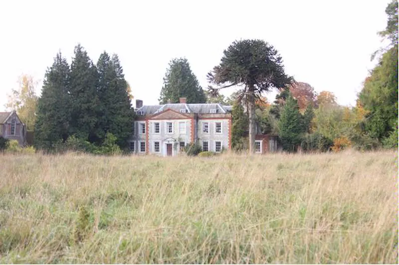 Authentic Petersfield house, A1243 (photo 39)