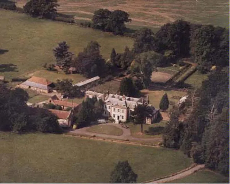 Authentic Petersfield house, A1243 (photo 66)