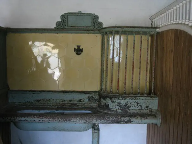 Authentic Petersfield house, A1243 (photo 60)