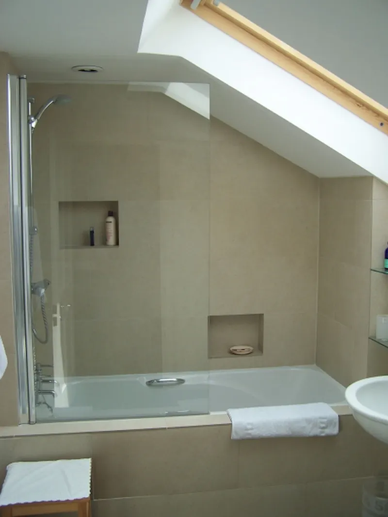Bathroom at East Acton family home, B1533 (photo 12)