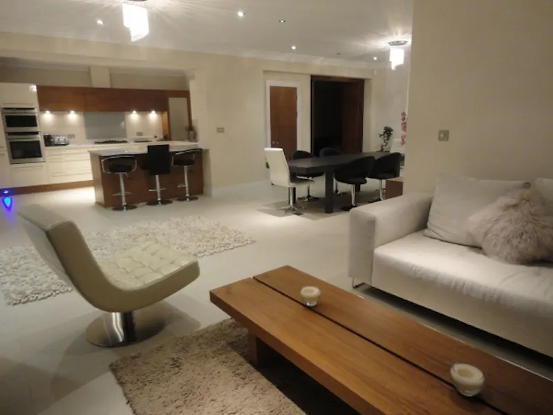 Living Room at Film location D2037 in Middlesex (photo 8)