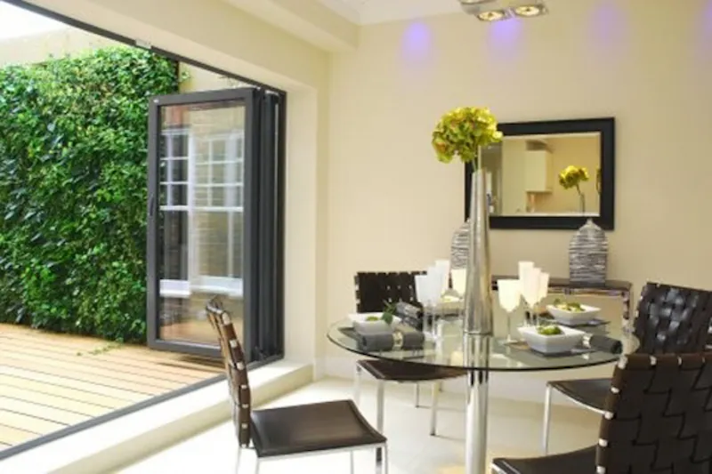 French doors at Film location D2037 in Middlesex (photo 11)