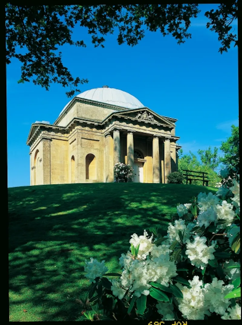Folly / gazebo at Calne country house & gardens, A45 (photo 25)