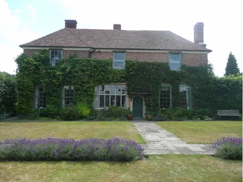 Historic Chalk Valley rural farm, M271 (photo 1)