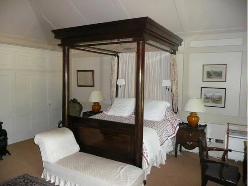 Bedroom at Historic Chalk Valley rural farm, M271 (photo 6)