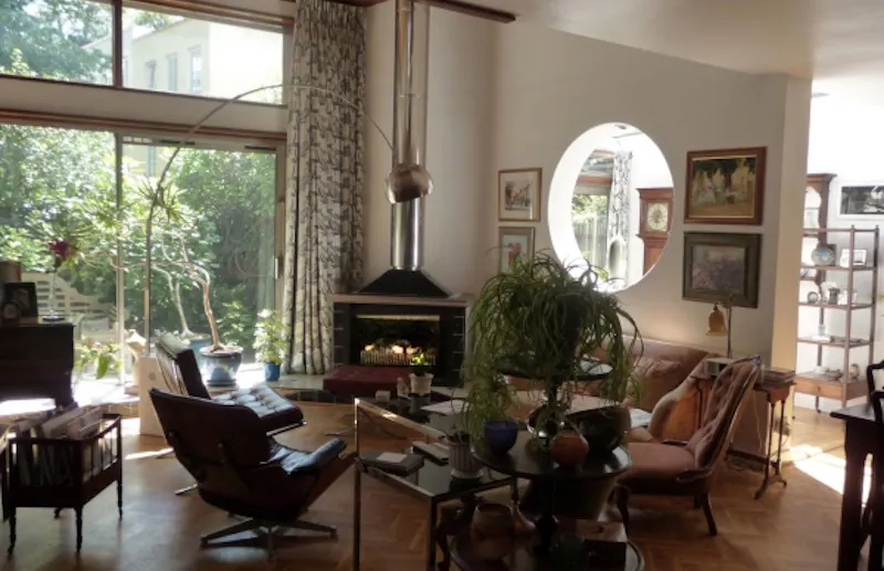 Living Room at Film location D2038 in London (photo 2)