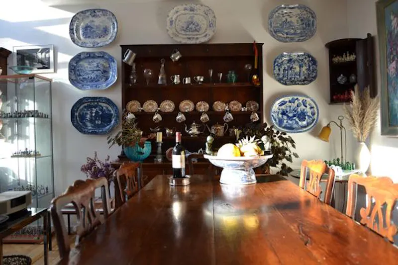 Dining room at Film location D2038 in London (photo 10)