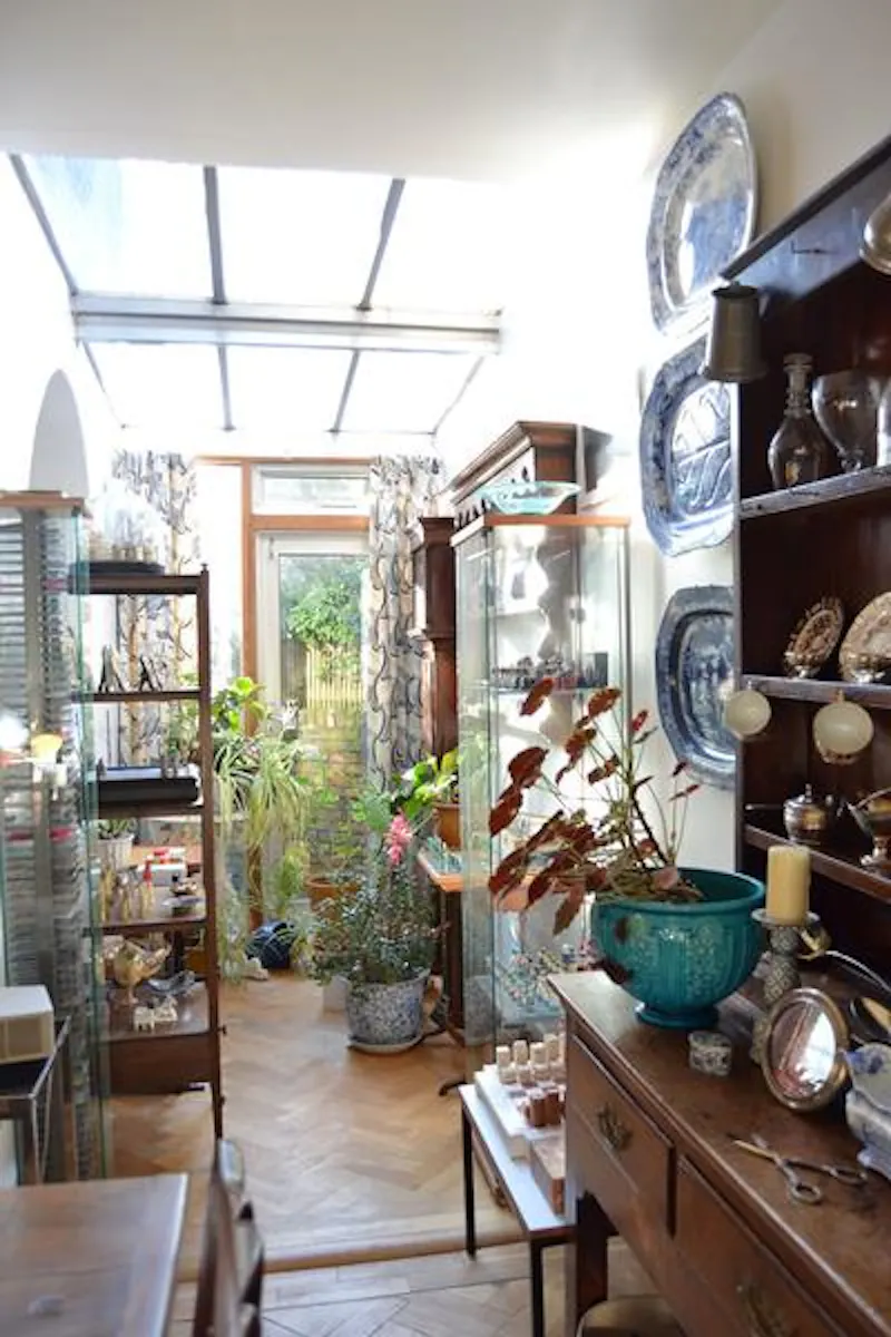 Conservatory at Film location D2038 in London (photo 13)