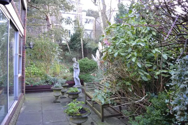 Terrace/Patio at Film location D2038 in London (photo 22)