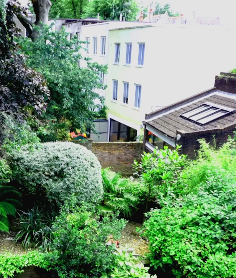 Garden at Film location D2038 in London (photo 23)