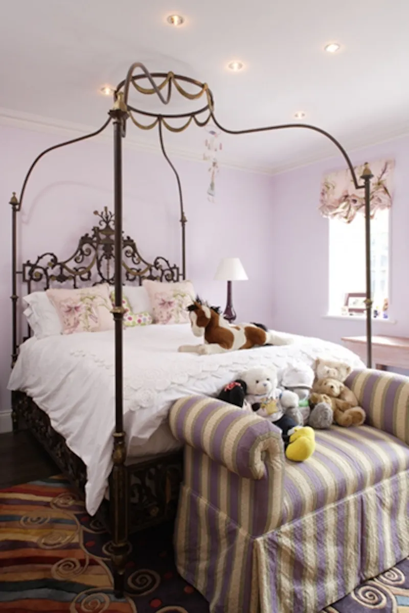 Bedroom at Film location D2039 in Hampshire (photo 16)