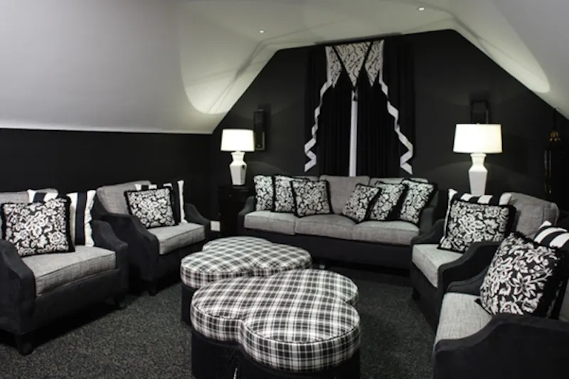 Living Room at Film location D2039 in Hampshire (photo 24)