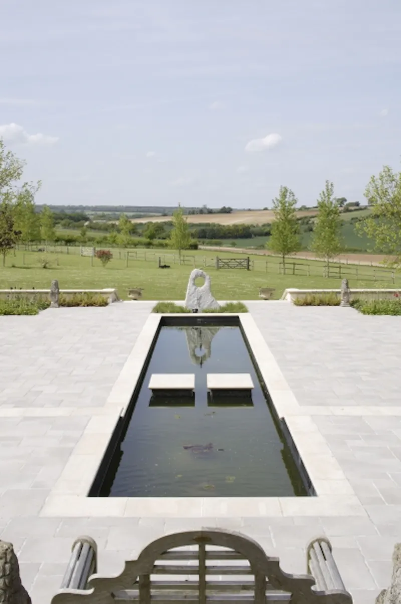 Pond at Film location D2039 in Hampshire (photo 33)