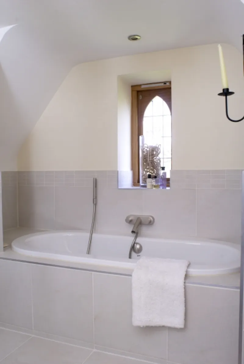 Bathroom at Film location D2040 in Essex (photo 24)