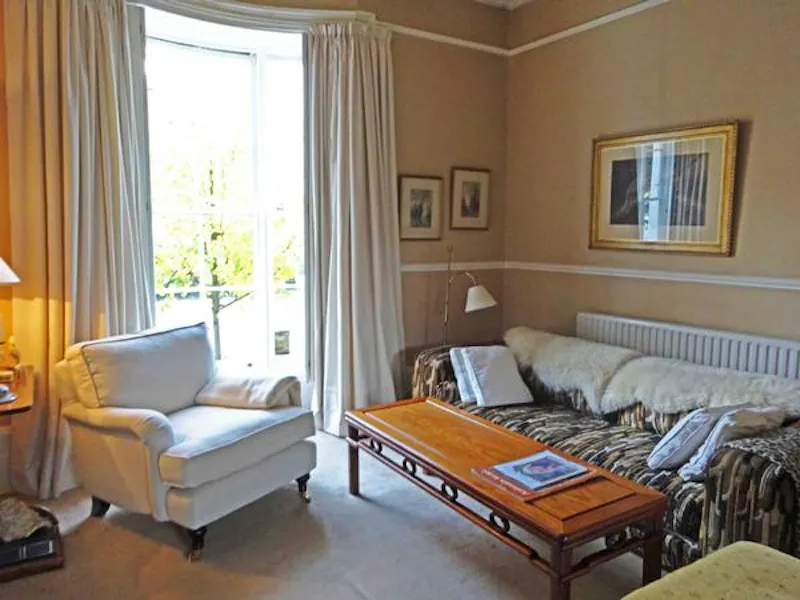 Living Room at Beautiful Bayswater townhouse, A1237 (photo 5)