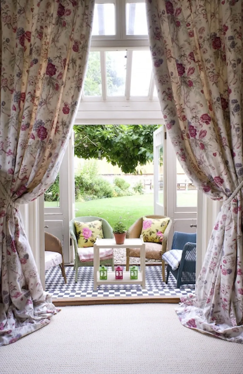 Conservatory at Film location E337 in West Sussex (photo 12)