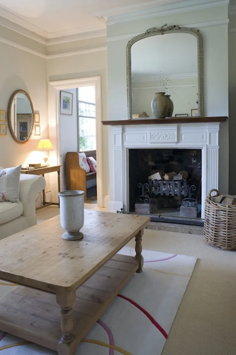 Fireplace at Film location E337 in West Sussex (photo 13)
