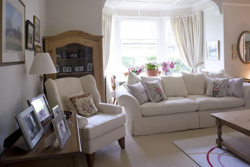 Living Room at Film location E337 in West Sussex (photo 16)