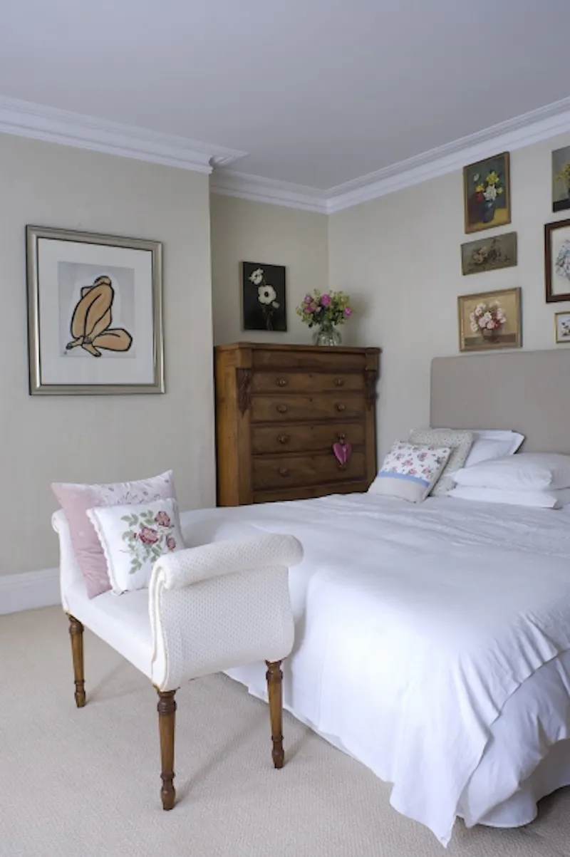 Bedroom at Film location E337 in West Sussex (photo 18)