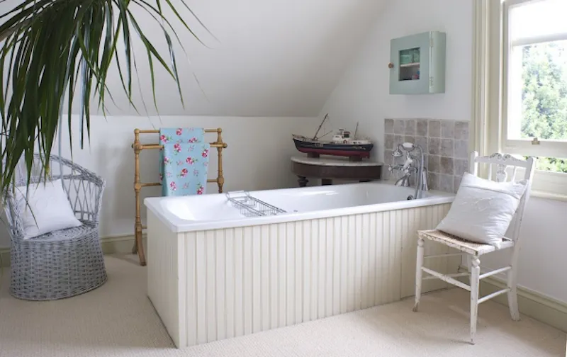 Bathroom at Film location E337 in West Sussex (photo 31)