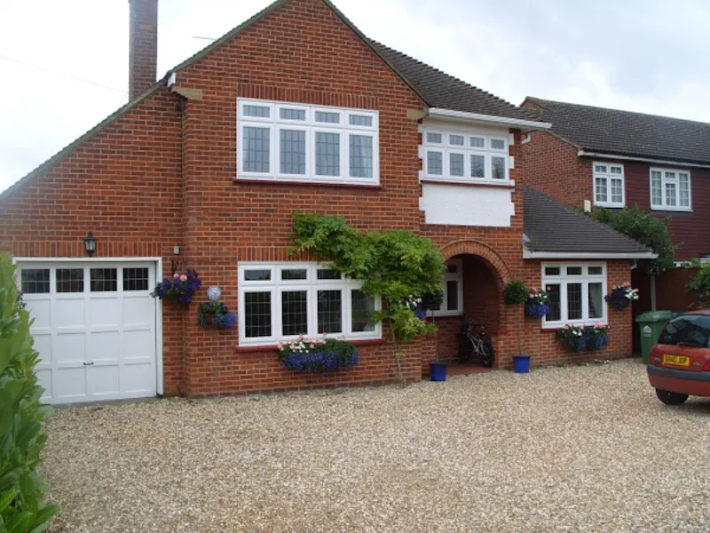Driveway at Suburban home in Shepperton, D2042 (photo 1)