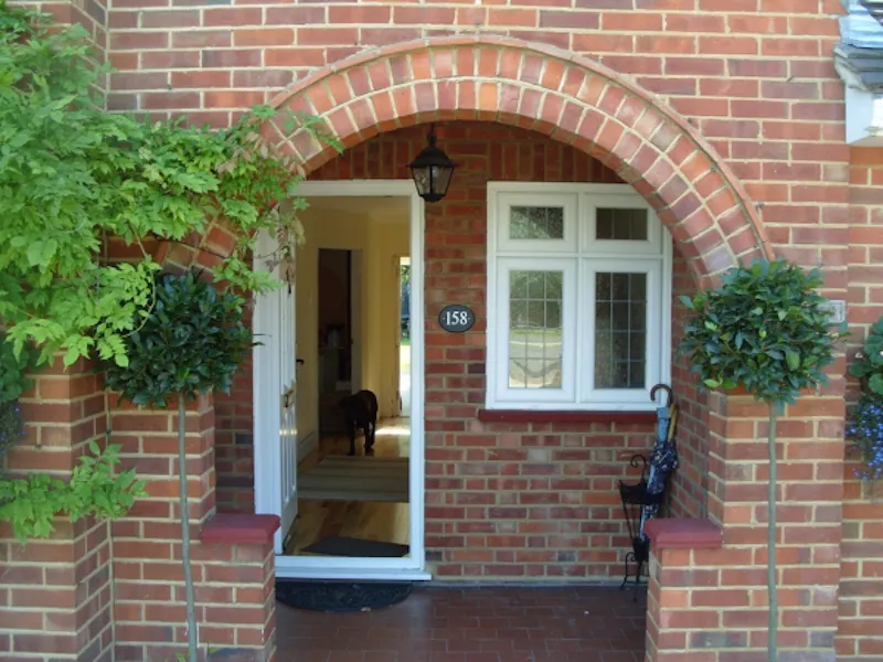 Suburban home in Shepperton, D2042 (photo 3)