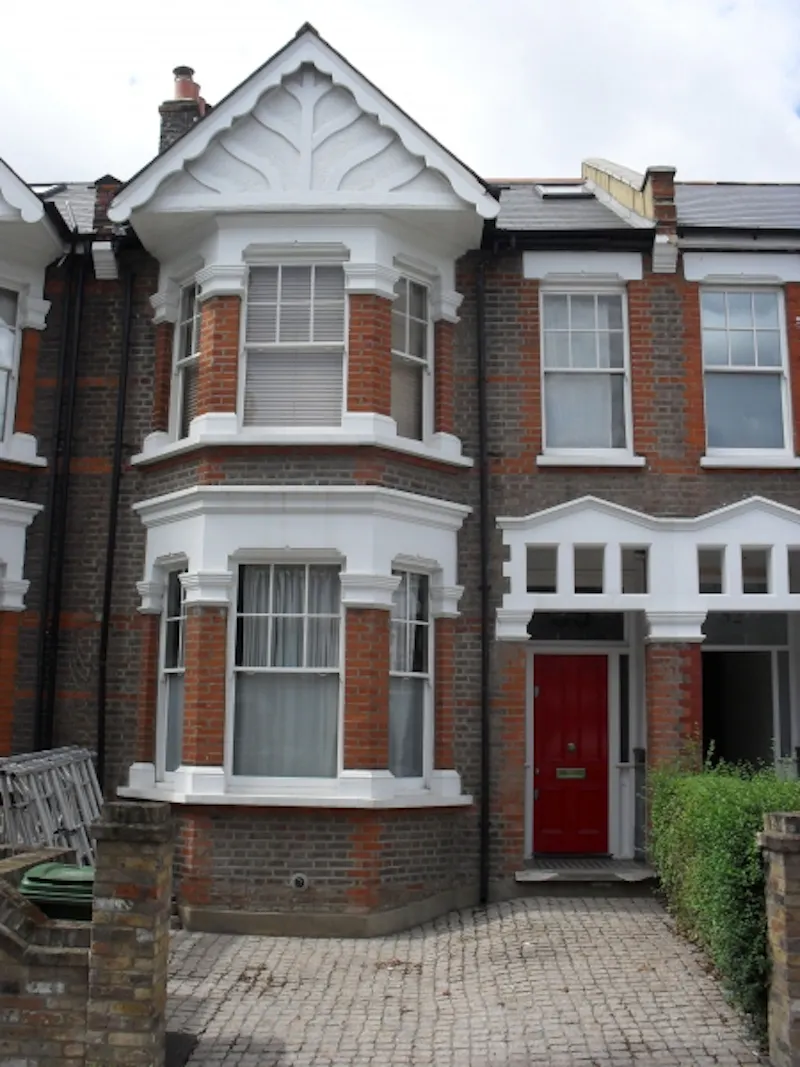 Driveway at Film location B1536 in London (photo 1)