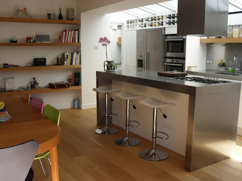 Kitchen at Film location B1536 in London (photo 4)