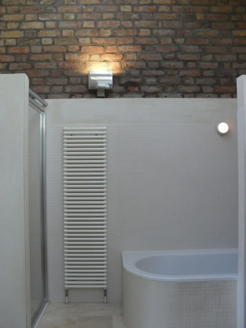 Bathroom at Film location B1536 in London (photo 14)