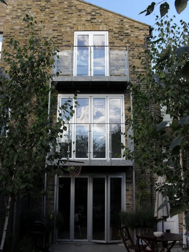 Balcony at Film location B1536 in London (photo 16)