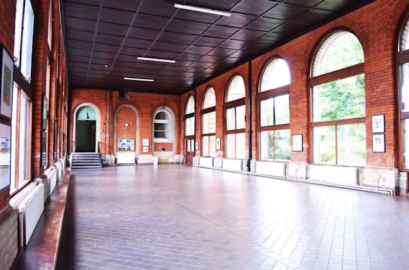 Traditional public school, J008 (photo 3)