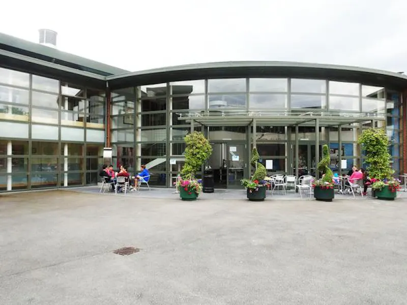 Courtyard at Traditional public school, J008 (photo 34)