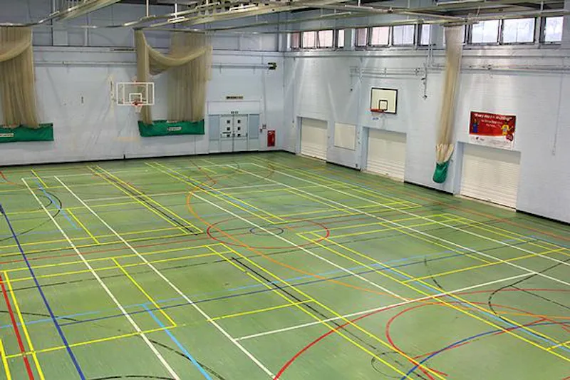 Tennis court at Traditional public school, J008 (photo 45)