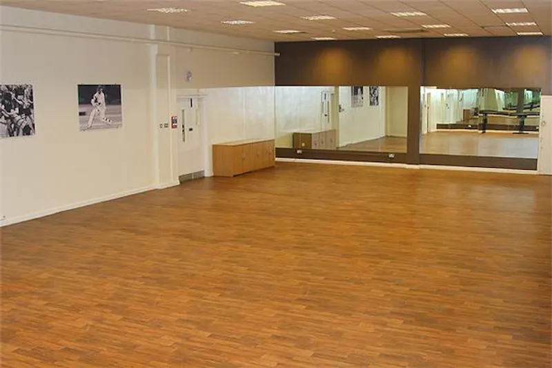 Floor - wooden at Traditional public school, J008 (photo 47)
