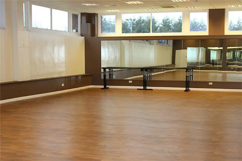 Traditional public school, J008 (photo 48)