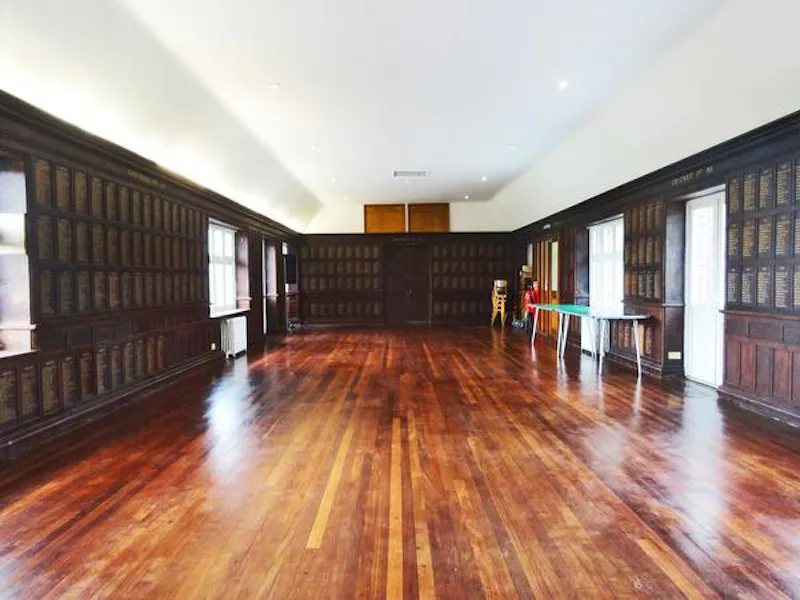Panelling at Traditional public school, J008 (photo 55)