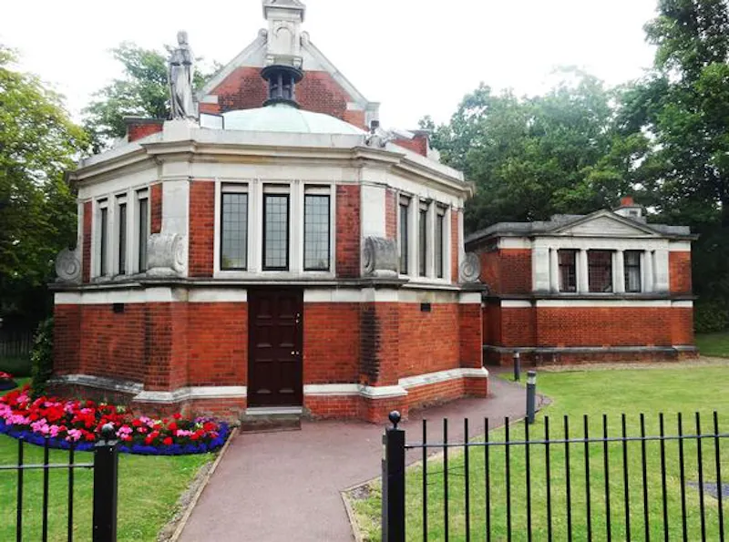 Traditional public school, J008 (photo 58)