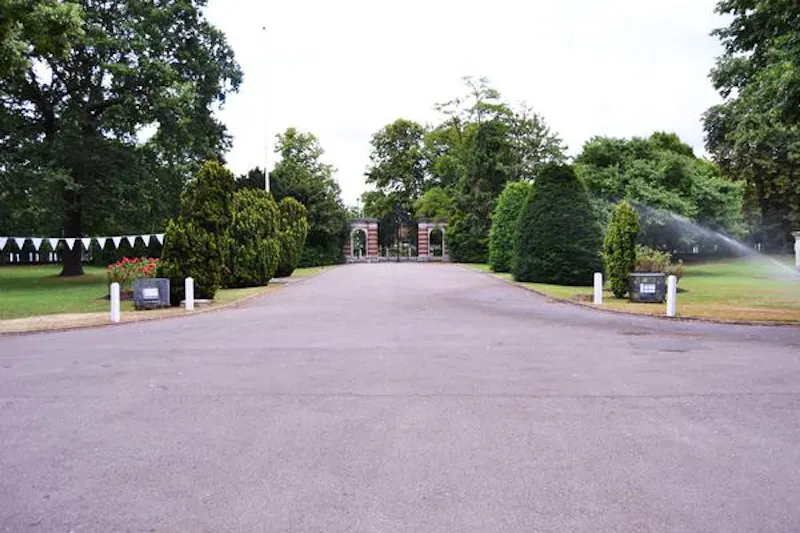 Traditional public school, J008 (photo 65)