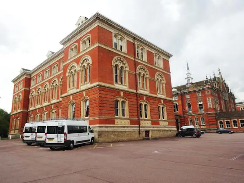 Traditional public school, J008 (photo 66)
