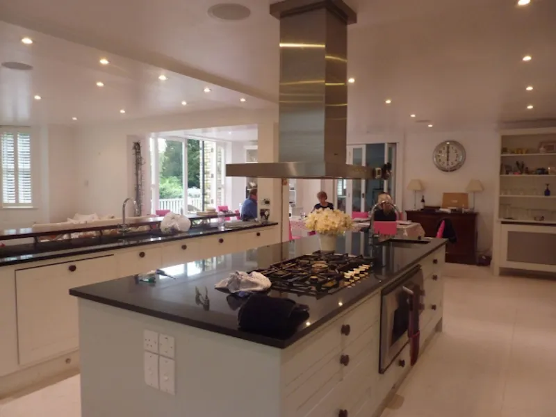 Kitchen at Film location D2044 in Surrey (photo 4)