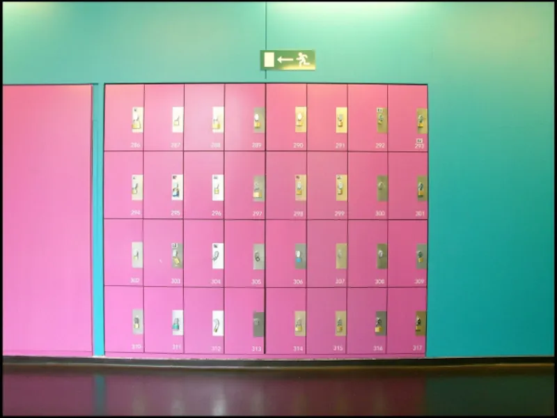 Changing rooms at Modern Greenwich dance complex, V146 (photo 20)