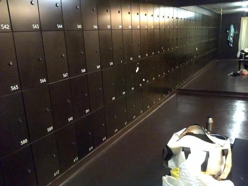 Changing rooms at Modern Greenwich dance complex, V146 (photo 36)