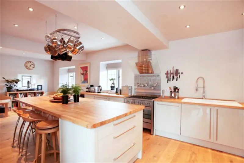 Kitchen at Film location L623 in East Sussex (photo 5)