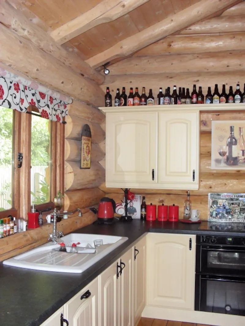 Kitchen at Film location C802 in Kent (photo 7)