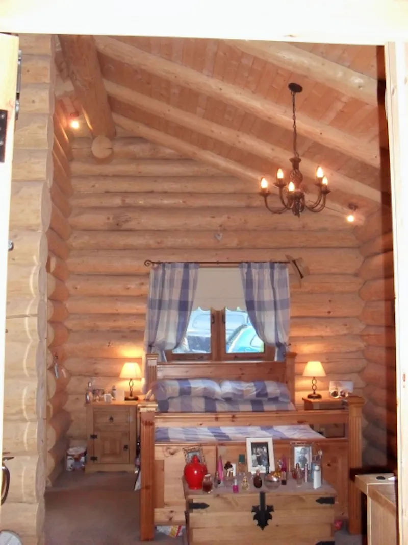 Bedroom at Film location C802 in Kent (photo 12)