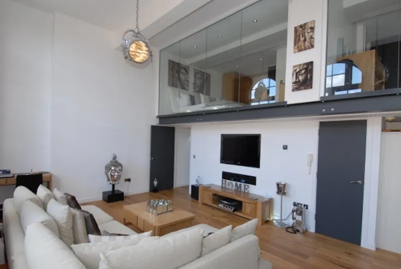Mezzanine at Clapham mezzanine apartment, F982 (photo 7)