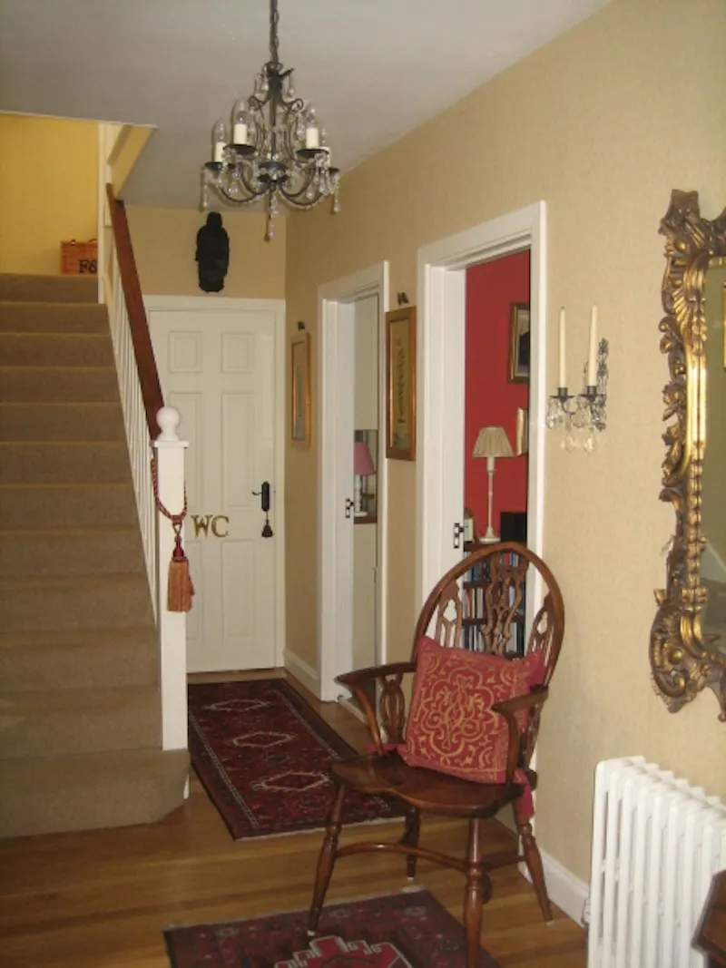 Staircase at Film location D2046 in Kent (photo 2)